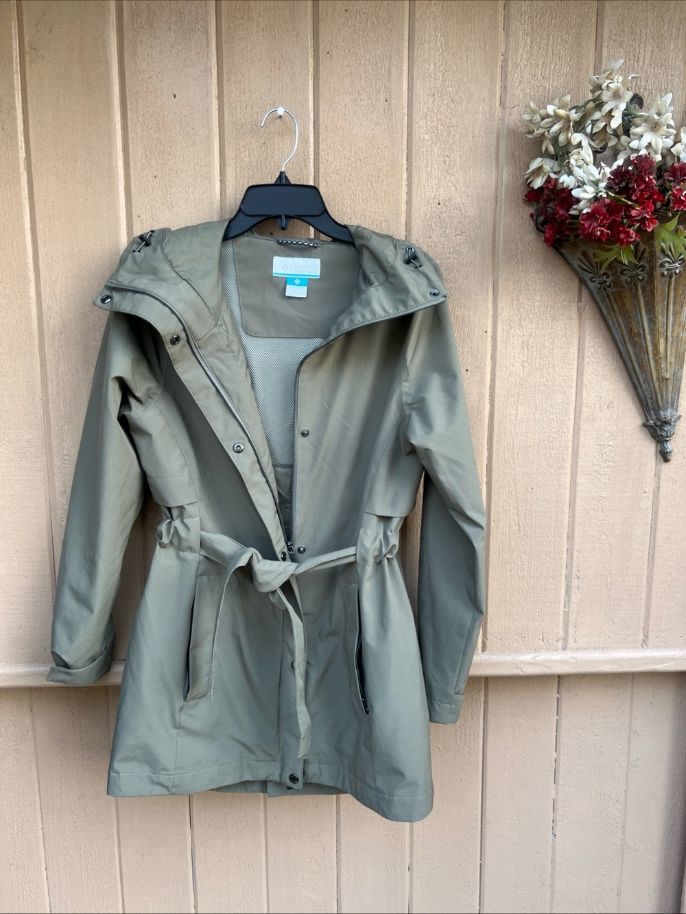 Columbia Women's Small Omni Tech Rain Jacket Green Hooded Snap & Full Zip